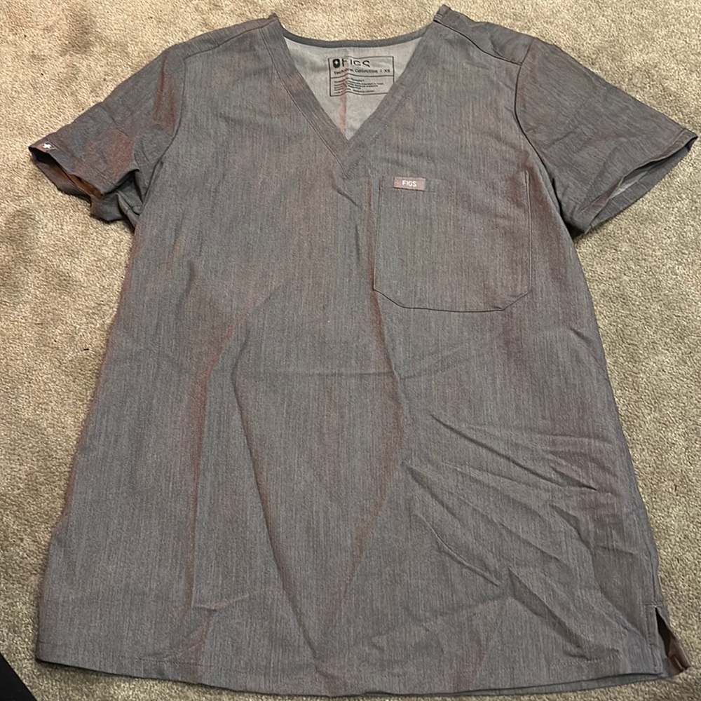 Xs figs scrub top